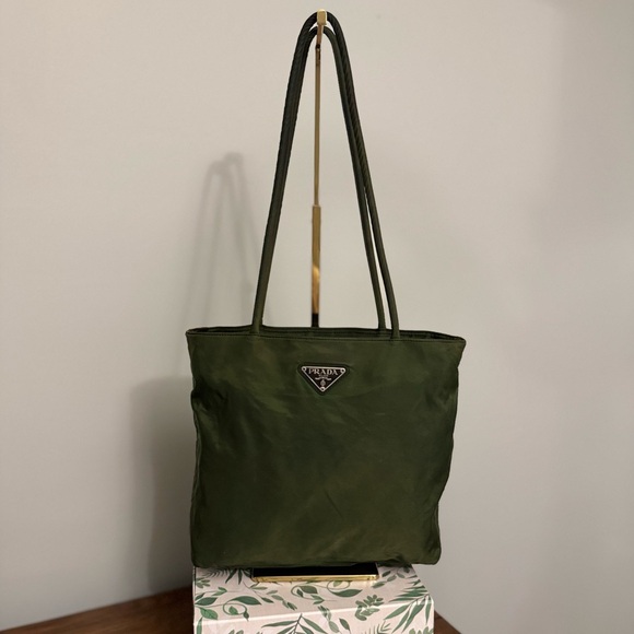 Vintage / Green ⚜️Prada ⚜️ Nylon shoulder Bag / Great Condition - Picture 1 of 6